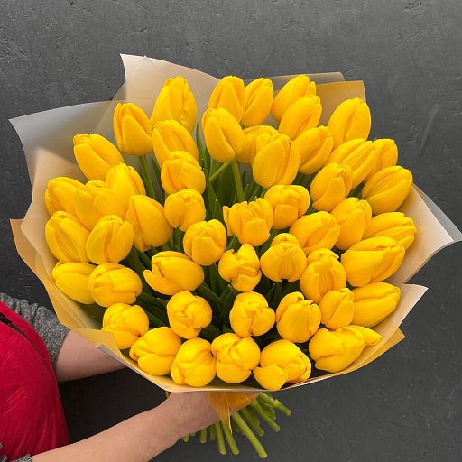 Букет из 51 желтого тюльпана "Солнцестояние". Фото №2