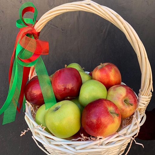 Фруктовая подарочная корзина с яблоками «Яблочное лукошко". Фото №3