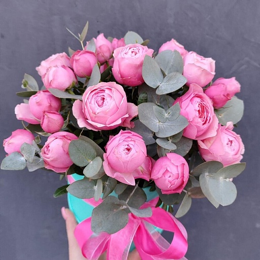 Шляпная коробка с кустовыми пионовидными розами "Английская роза". Фото №2