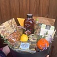 Подарочный набор с орешками, мёдом, конфитюром, шоколадом, конфетами, соком, чаем и фруктами "Правильный выбор". Фото №3