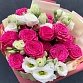 Букет из розовых кустовых пионовидных роз с белой эустомой "Камилла". Фото №7
