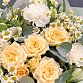 Букет-комплимент из ромашек ( матрикария) с кустовой розой, альстромериями и гвоздикой "Тирелл". Фото №3