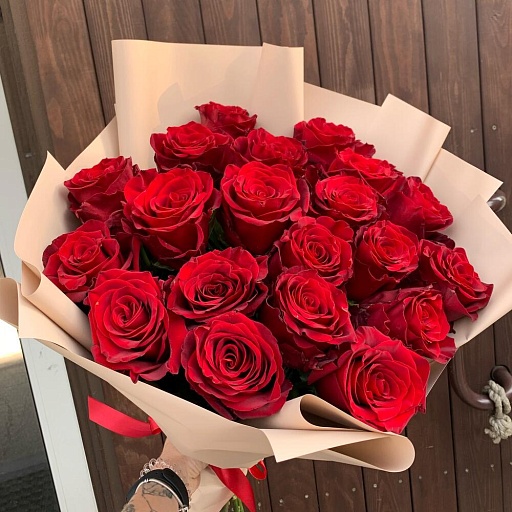 Букет из 21 красной розы "Эксплорер". Фото №3