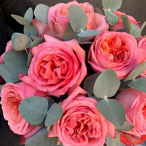 Шляпная коробка с пионовидными розами "Пинк Экспрешн". Фото №5