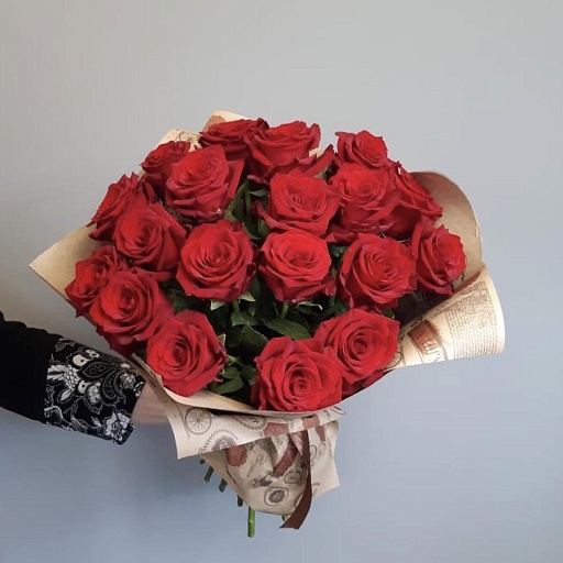 Букет из 19 красных роз "Эксплорер". Фото №4
