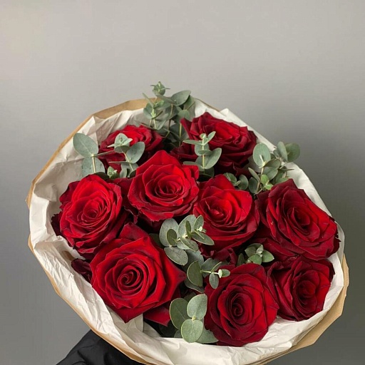 Букет из 9 красных роз с эвкалиптом "Альбион". Фото №5
