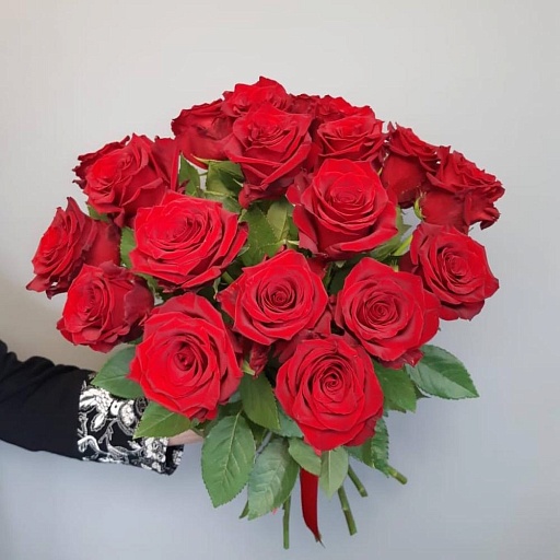 Букет из 19 бордовых роз "Эксплорер". Фото №3