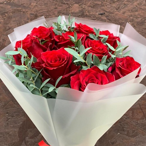 Букет из 9 красных роз и эвкалипта "Боско". Фото №4