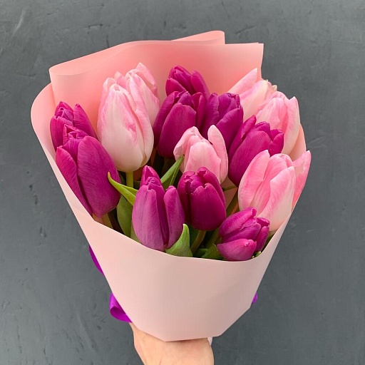 Букет из 15 фиолетовых и розовых тюльпанов "Милана". Фото №3