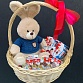 Подарочная корзина со сладостями и мягкой игрушкой "Сладкий зайка". Фото №6